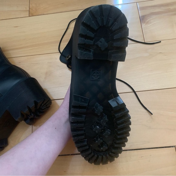 Dr Martens Air Wair LEONA Smooth Black Platform Boots Womens Size 9 - Picture 7 of 11